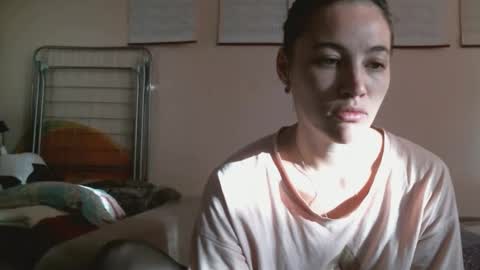 Bella online show from October 2025 04:22:02 AM