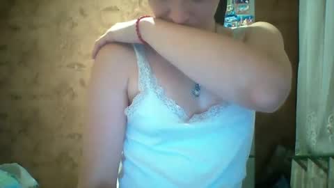 Snapshot of prettybella_7 chatting on July 2026 08:44:02 PM Bella online show from July 2026 08:44:02 PM