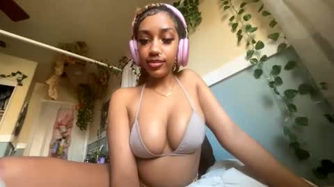 prettyblackgal online show from November 2025 09:36:01 PM
