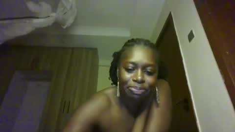 Snapshot of prettydulce chatting on May 2026 02:19:01 AM prettydulce online show from May 2026 02:19:01 AM
