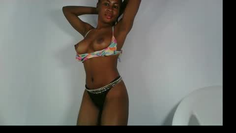 Snapshot of prettylove5 chatting on October 2025 08:28:01 AM evelyn online show from October 2025 08:28:01 AM