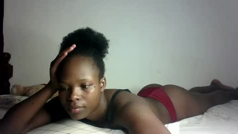 Snapshot of prettymelly_ chatting on February 2025 01:11:01 AM Melly online show from February 2025 01:11:01 AM