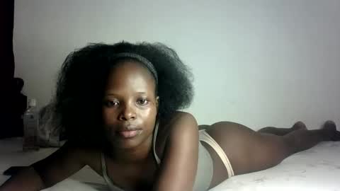 Snapshot of prettymelly_ chatting on February 2025 06:56:02 PM Melly online show from February 2025 06:56:02 PM