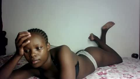 Snapshot of prettymelly_ chatting on February 2025 01:14:02 AM Melly online show from February 2025 01:14:02 AM