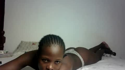 Snapshot of prettymelly_ chatting on February 2025 06:14:02 AM Melly online show from February 2025 06:14:02 AM