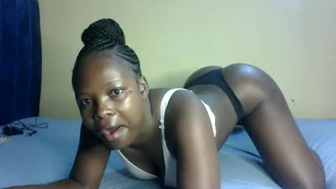 Snapshot of prettymelly_ chatting on October 2025 12:19:02 AM Melly online show from October 2025 12:19:02 AM