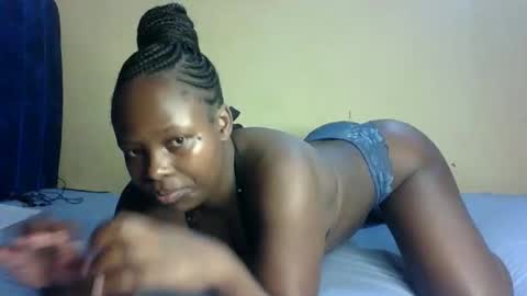 Snapshot of prettymelly_ chatting on October 2025 12:41:02 AM Melly online show from October 2025 12:41:02 AM