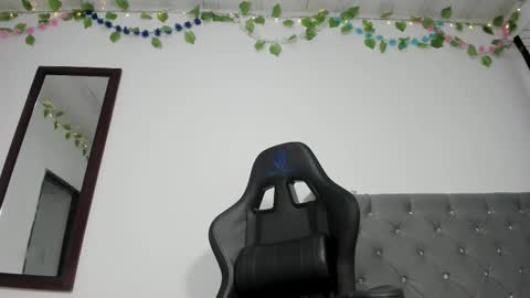 Laura  Onlyfans   40OFF online show from February 2026 12:20:02 PM