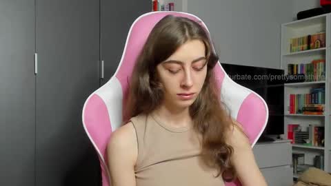 Sophie  next stream will be at Monday  i will wait you guys  online show from November 2025 07:07:01 AM