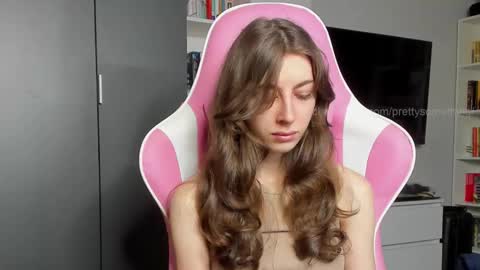 Sophie  next stream will be at Monday  i will wait you guys  online show from December 2025 08:52:02 AM
