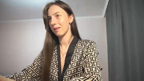 prettyyy_angel online show from October 2025 06:27:02 PM