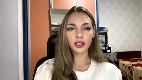 Amelia online show from November 2025 07:43:01 PM