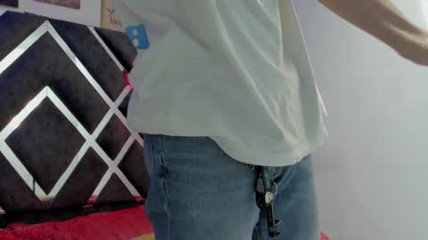 prince_arthur77 online show from January 2025 01:03:02 PM