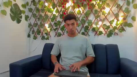 prince_arthur77 online show from January 2025 06:56:02 PM