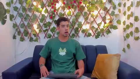 prince_arthur77 online show from January 2025 01:03:01 PM