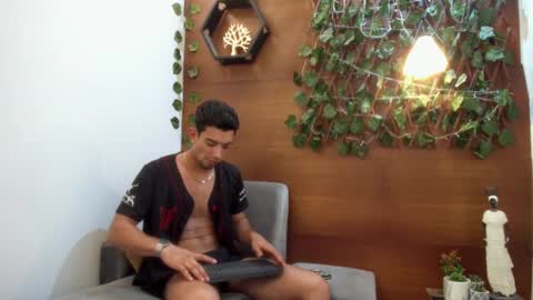 prince_arthur77 online show from January 2025 04:20:01 PM