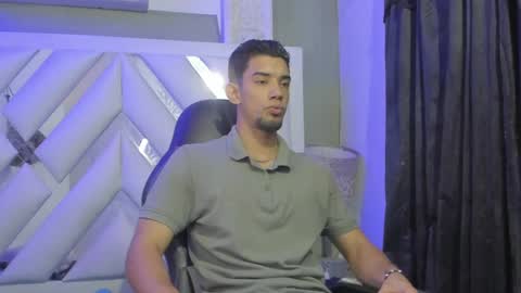 prince_arthur77 online show from January 2025 12:49:01 PM