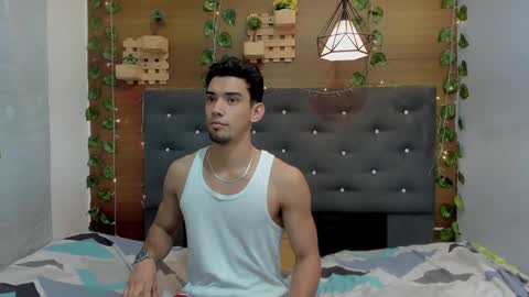 prince_arthur77 online show from January 2025 03:44:01 PM