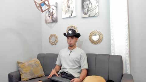 prince_arthur77 online show from February 2025 01:10:02 PM