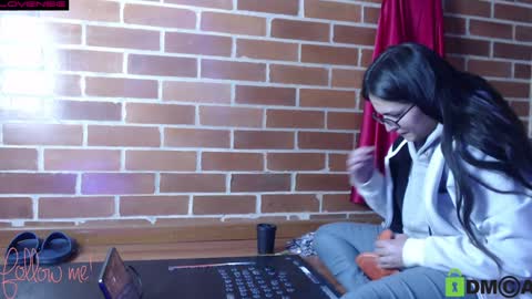 Snapshot of princesa_leia_zathur chatting on January 2025 06:40:02 PM Leia online show from January 2025 06:40:02 PM