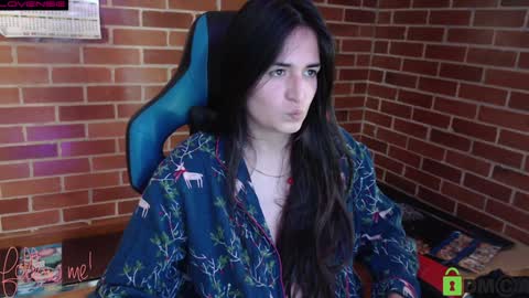 Snapshot of princesa_leia_zathur chatting on January 2025 03:54:01 PM Leia online show from January 2025 03:54:01 PM