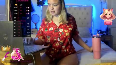 Snapshot of princesa_paris chatting on January 2025 04:02:02 PM Paris online show from January 2025 04:02:02 PM