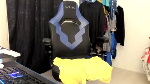 Snapshot of princesse_katey chatting on February 2025 12:48:02 PM miss me check out my YT online show from February 2025 12:48:02 PM