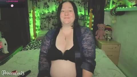 Snapshot of princesslux18 chatting on May 2026 06:59:01 PM Lux Alot Luxi online show from May 2026 06:59:01 PM