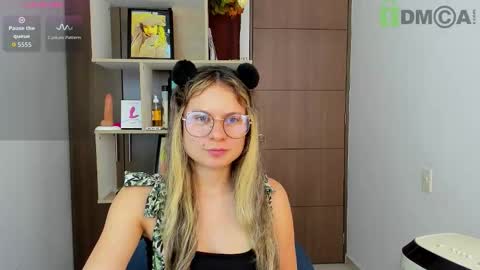 princessmariana25 online show from October 2025 08:53:02 PM