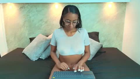 Priscila  online show from September 2025 01:15:02 PM