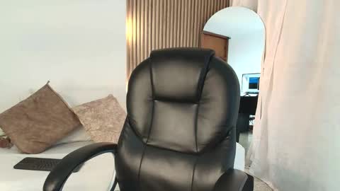 Priscila  online show from January 2026 12:41:01 PM