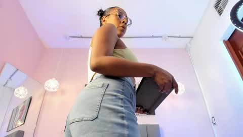 priscila_cooper_ online show from April 2026 04:15:01 PM