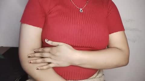 priyu_ online show from November 2025 07:03:01 PM