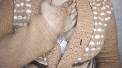 priyu_ online show from December 2025 02:05:01 AM