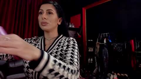 MissPuffyLove online show from December 2025 06:12:01 PM