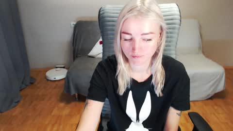 Polly online show from December 2025 03:34:01 AM