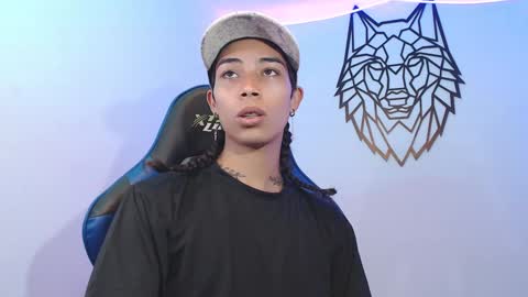 Snapshot of pupi_wolf chatting on December 2024 04:09:02 PM Cris online show from December 2024 04:09:02 PM