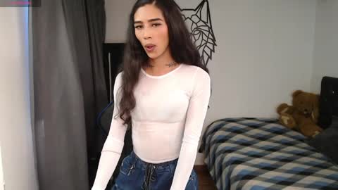 Cris online show from April 2026 04:01:02 PM