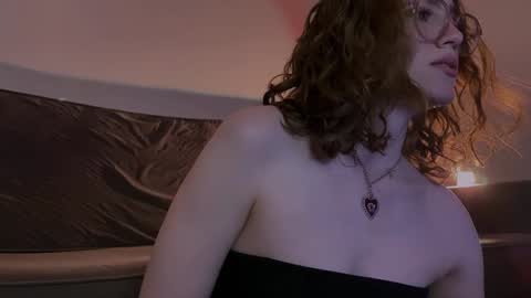 Snapshot of purity_ring chatting on January 2025 11:58:01 PM Marie online show from January 2025 11:58:01 PM