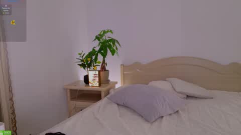 Snapshot of pusichka_ chatting on November 2025 09:07:02 AM Diana Onlyfans online show from November 2025 09:07:02 AM