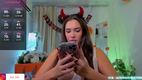 Snapshot of pussy__warrior chatting on October 2025 01:58:01 PM Eva please thumbs up me online show from October 2025 01:58:01 PM