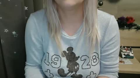 Lara online show from December 2024 10:02:02 PM
