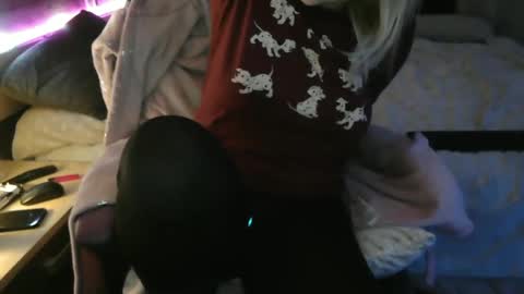 Lara online show from March 2025 10:45:02 PM
