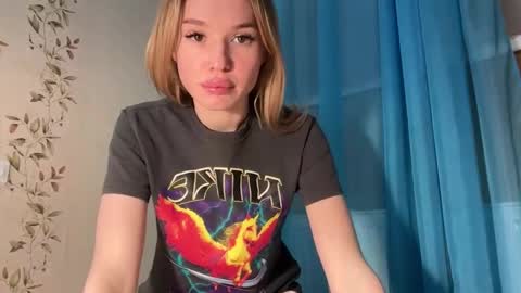 Lina online show from September 2025 02:42:01 PM