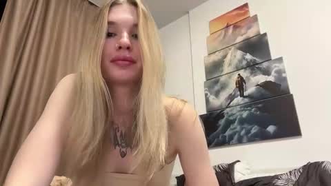 Lina online show from October 2025 09:02:01 PM