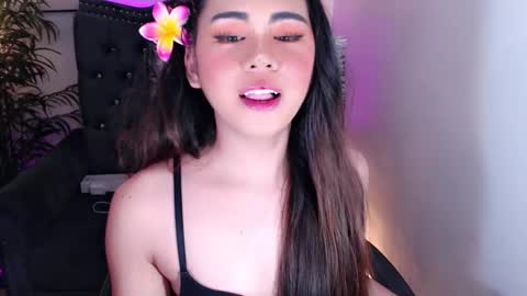 qt_luna18 online show from December 2024 05:11:01 PM
