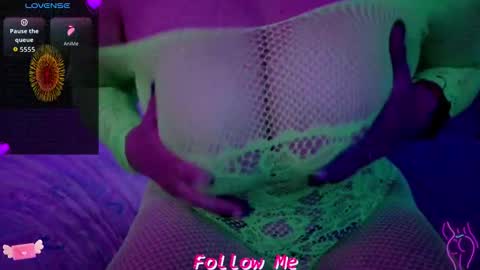 Queen And King online show from December 2025 06:24:02 PM