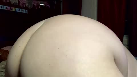 Snapshot of queeeendeepthrot chatting on October 2025 02:52:01 AM Bigtitanalslut online show from October 2025 02:52:01 AM