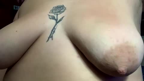 Snapshot of queeeendeepthrot chatting on November 2025 01:33:02 AM Bigtitanalslut online show from November 2025 01:33:02 AM