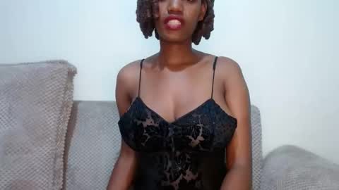 queen74890 online show from October 2025 06:52:01 PM